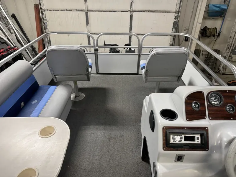 Slide: The Image of TMC 2200 FM Pontoon 2002 - 14