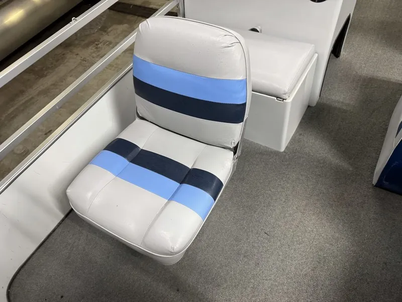 Slide: The Image of TMC 2200 FM Pontoon 2002 - 16