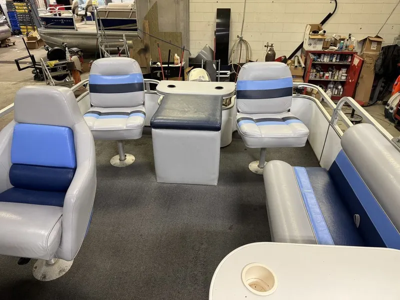 Slide: The Image of TMC 2200 FM Pontoon 2002 - 18