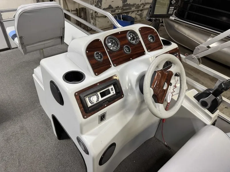 Slide: The Image of TMC 2200 FM Pontoon 2002 - 19