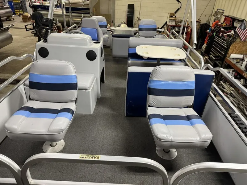 Slide: The Image of TMC 2200 FM Pontoon 2002 - 2