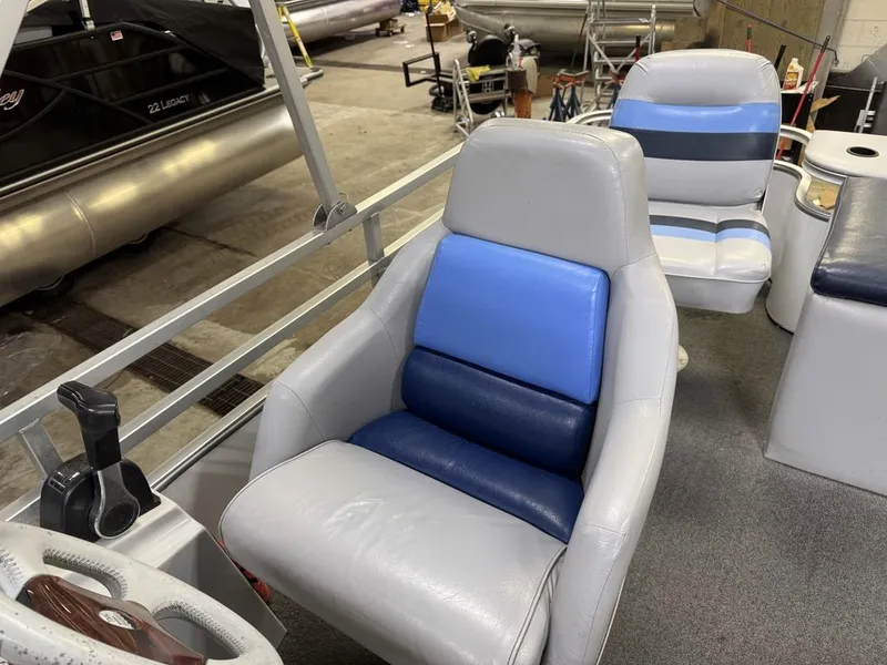 Slide: The Image of TMC 2200 FM Pontoon 2002 - 20