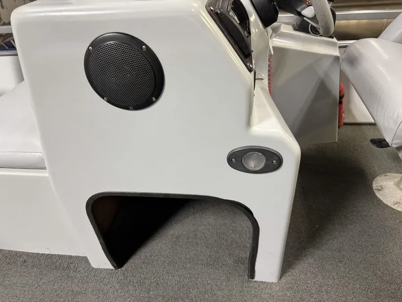 Slide: The Image of TMC 2200 FM Pontoon 2002 - 21