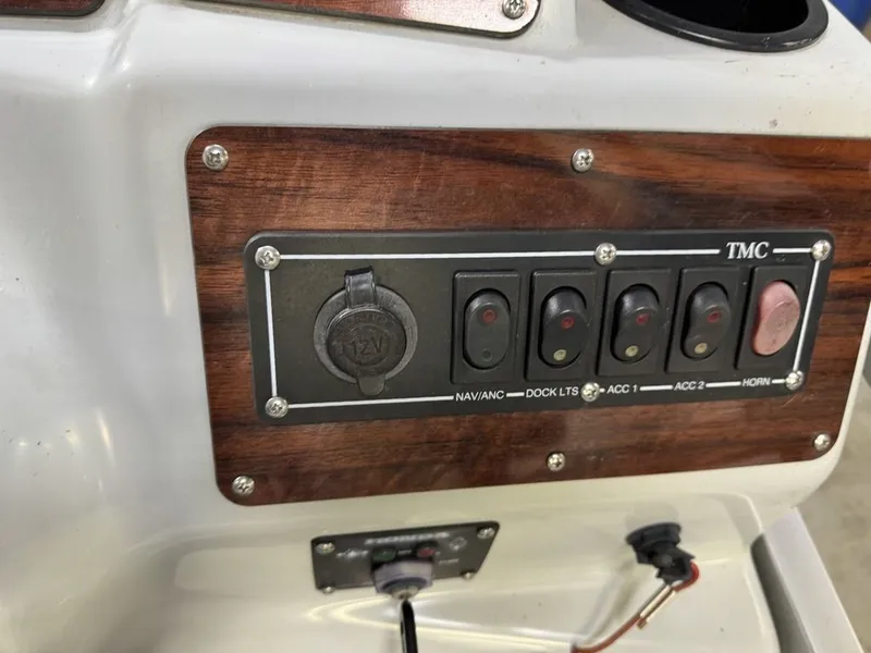 Slide: The Image of TMC 2200 FM Pontoon 2002 - 25