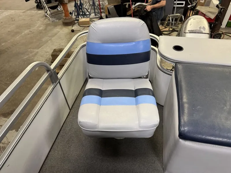 Slide: The Image of TMC 2200 FM Pontoon 2002 - 27