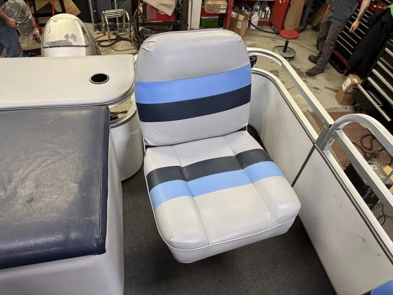 Slide: The Image of TMC 2200 FM Pontoon 2002 - 28