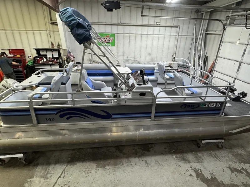 Slide: The Image of TMC 2200 FM Pontoon 2002 - 3