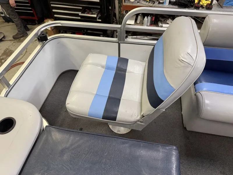 Slide: The Image of TMC 2200 FM Pontoon 2002 - 30