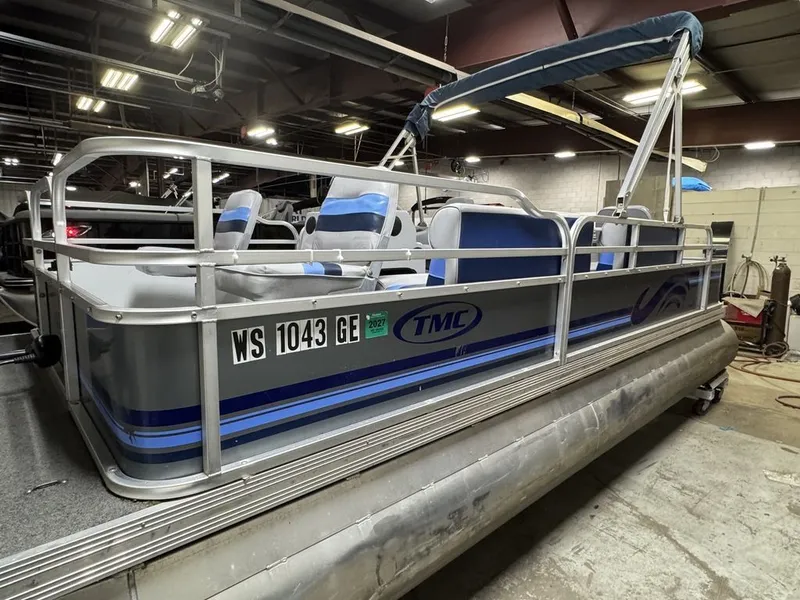 Slide: The Image of TMC 2200 FM Pontoon 2002 - 32