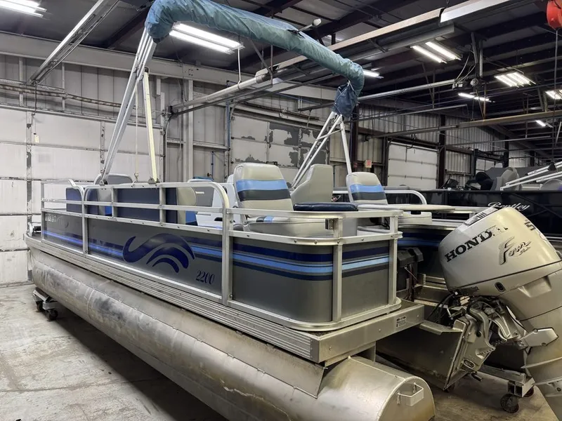 Slide: The Image of TMC 2200 FM Pontoon 2002 - 35