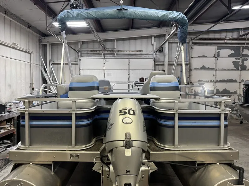 Slide: The Image of TMC 2200 FM Pontoon 2002 - 36