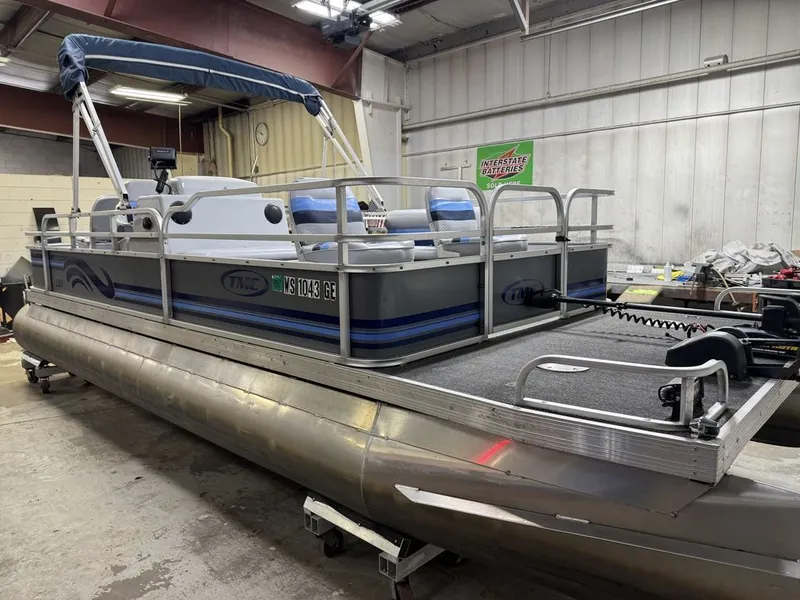 Slide: The Image of TMC 2200 FM Pontoon 2002 - 37