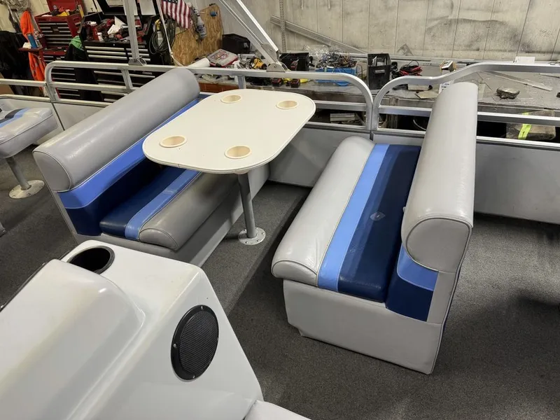 Slide: The Image of TMC 2200 FM Pontoon 2002 - 4