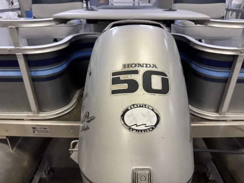 Slide: The Image of TMC 2200 FM Pontoon 2002 - 42