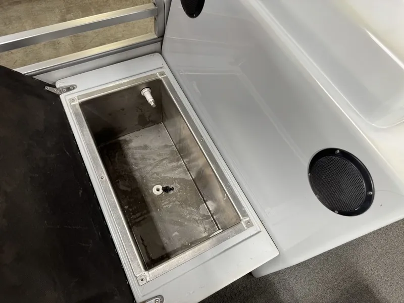 Slide: The Image of TMC 2200 FM Pontoon 2002 - 7