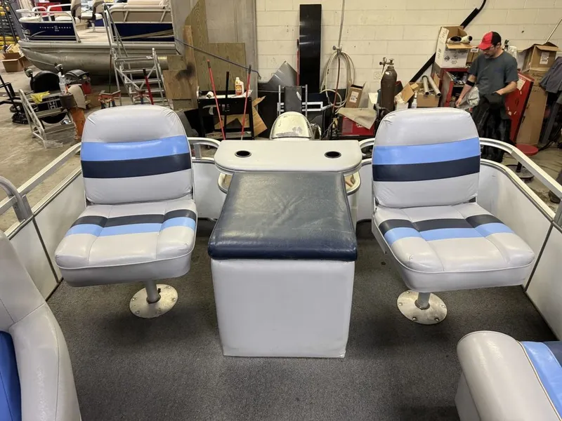 Slide: The Image of TMC 2200 FM Pontoon 2002 - 9