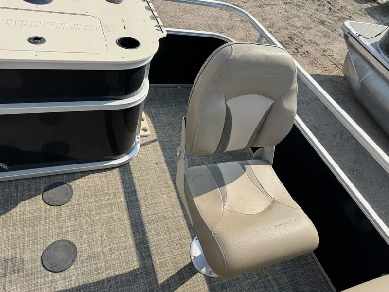 Slide: The Image of SunCatcher V322 RF Tritoon Pontoon 2016 - 29