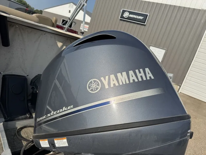 Slide: The Image of SunCatcher V322 RF Tritoon Pontoon 2016 - 45