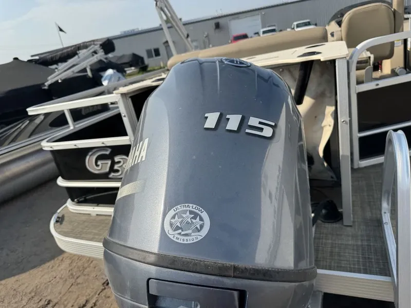 Slide: The Image of SunCatcher V322 RF Tritoon Pontoon 2016 - 46