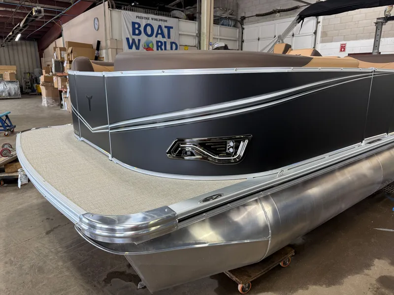 Slide: The Image of Tahoe LTZ 2385 Quad Lounge Shift Flip & Honda 4-Stroke EFI 2025 - 32