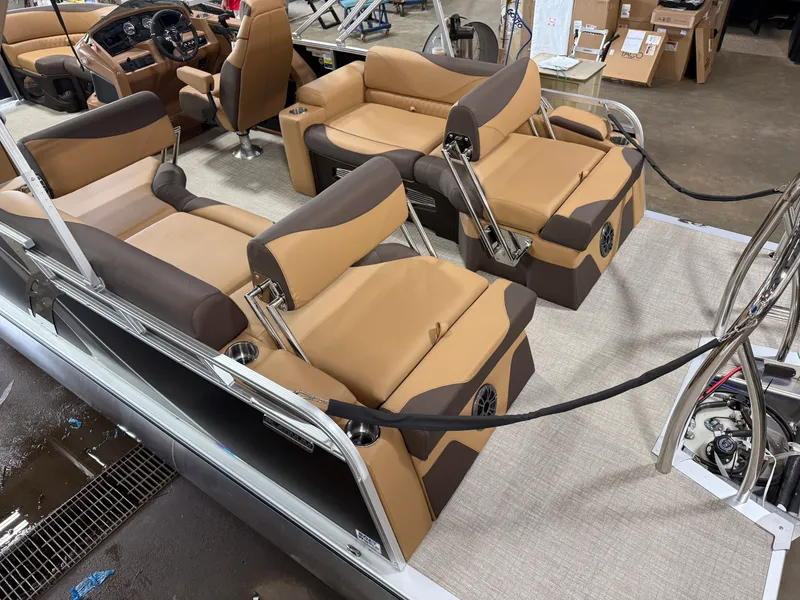 Slide: The Image of Tahoe LTZ 2385 Quad Lounge Shift Flip & Honda 4-Stroke EFI 2025 - 4