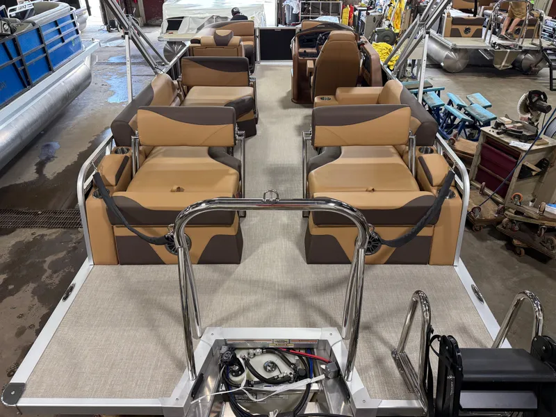 Slide: The Image of Tahoe LTZ 2385 Quad Lounge Shift Flip & Honda 4-Stroke EFI 2025 - 5