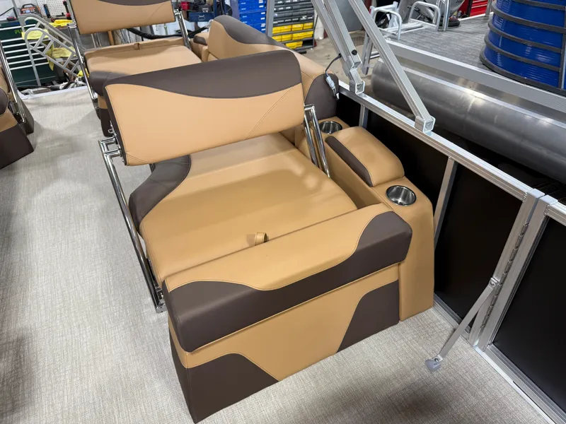 Slide: The Image of Tahoe LTZ 2385 Quad Lounge Shift Flip & Honda 4-Stroke EFI 2025 - 9