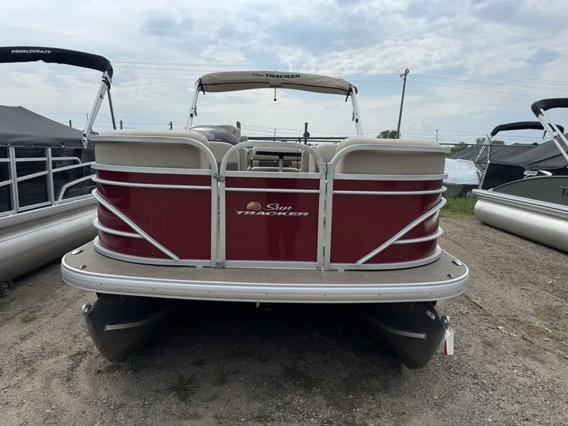 Slide: The Image of Sun Tracker Party Barge 20 DLX 2023 - 10