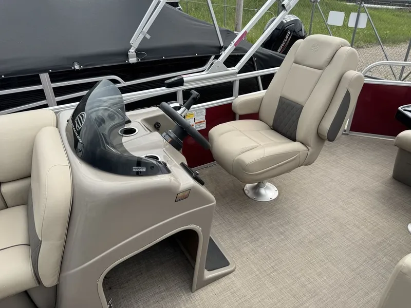 Slide: The Image of Sun Tracker Party Barge 20 DLX 2023 - 17