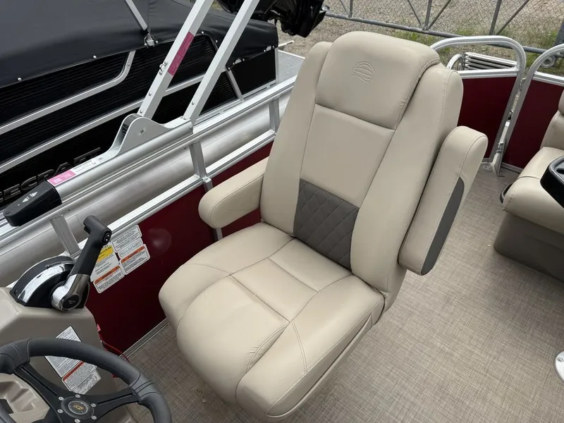 Slide: The Image of Sun Tracker Party Barge 20 DLX 2023 - 18