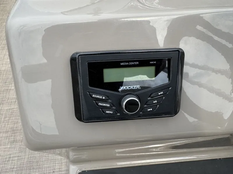 Slide: The Image of Sun Tracker Party Barge 20 DLX 2023 - 21