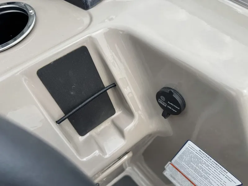 Slide: The Image of Sun Tracker Party Barge 20 DLX 2023 - 22