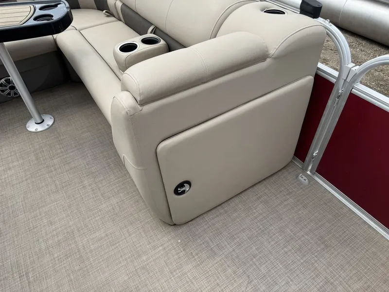 Slide: The Image of Sun Tracker Party Barge 20 DLX 2023 - 26