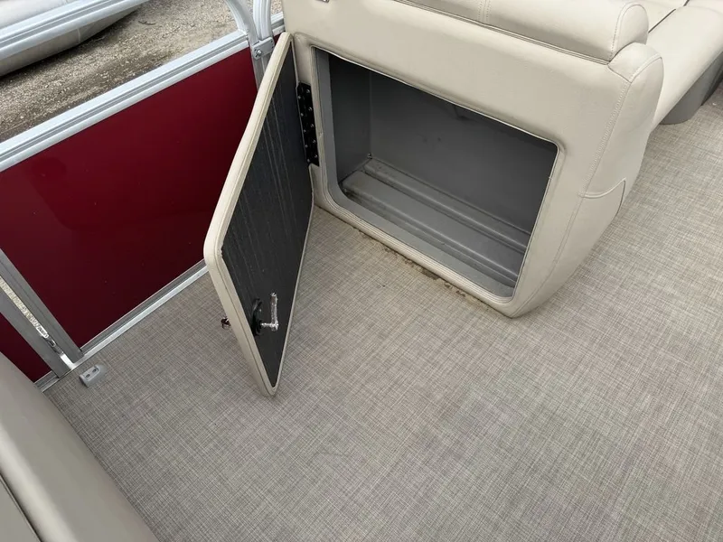 Slide: The Image of Sun Tracker Party Barge 20 DLX 2023 - 30