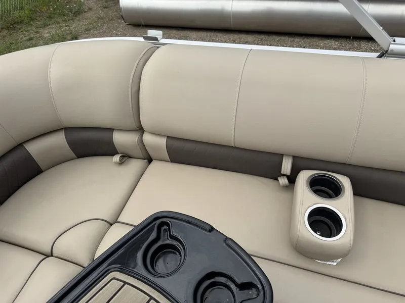 Slide: The Image of Sun Tracker Party Barge 20 DLX 2023 - 32