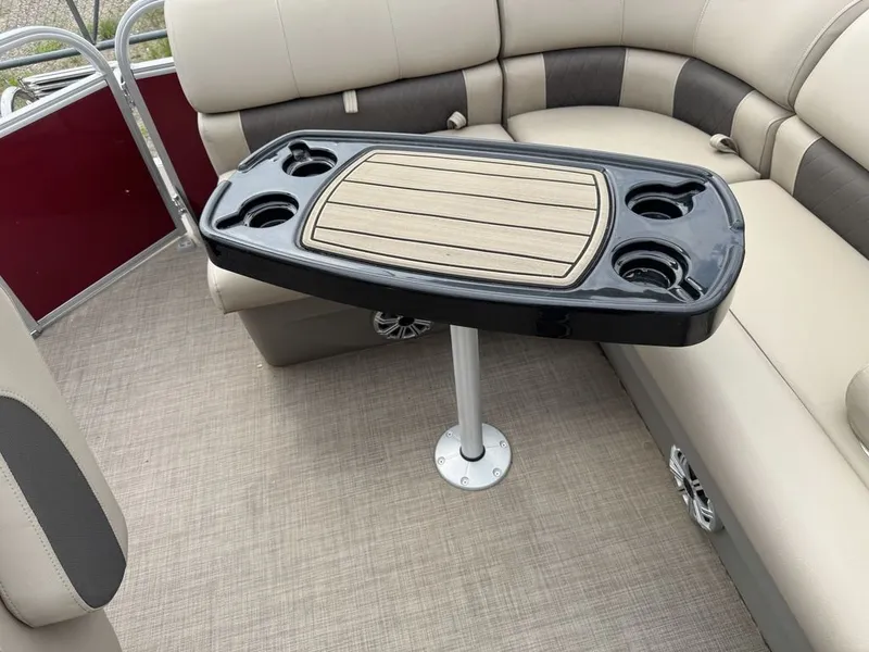 Slide: The Image of Sun Tracker Party Barge 20 DLX 2023 - 34