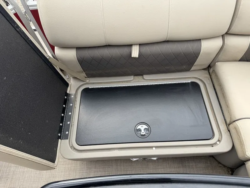 Slide: The Image of Sun Tracker Party Barge 20 DLX 2023 - 35