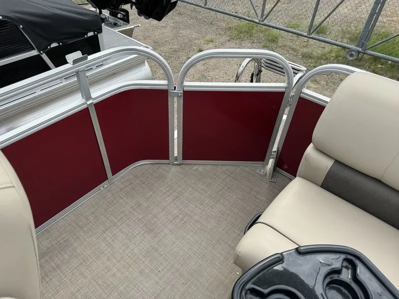 Slide: The Image of Sun Tracker Party Barge 20 DLX 2023 - 37