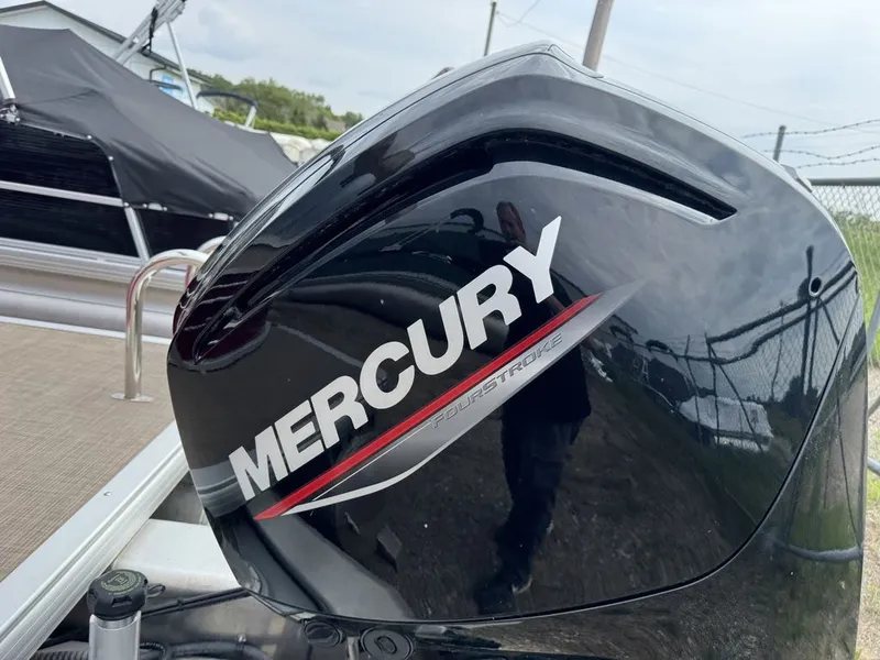 Slide: The Image of Sun Tracker Party Barge 20 DLX 2023 - 45