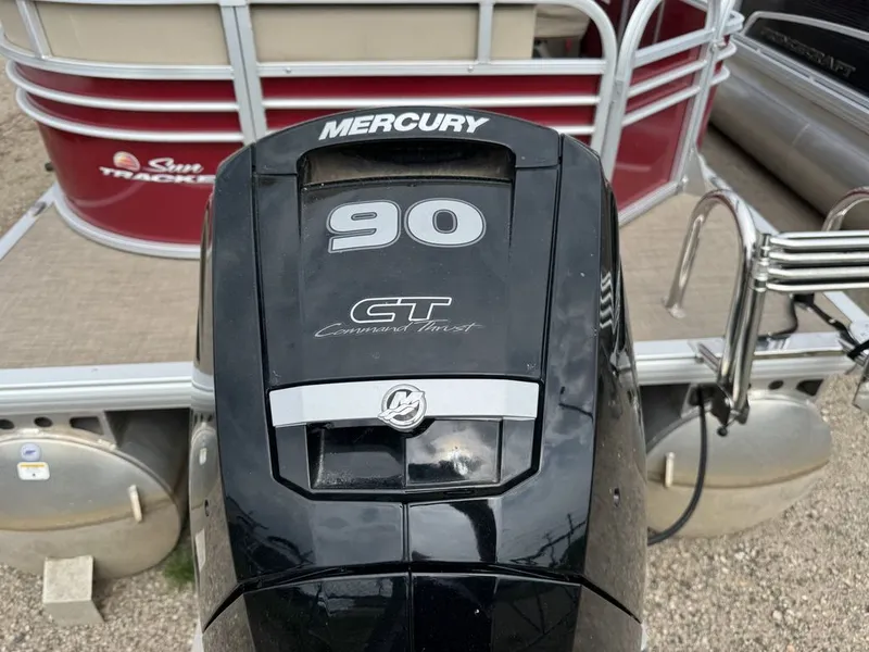 Slide: The Image of Sun Tracker Party Barge 20 DLX 2023 - 46