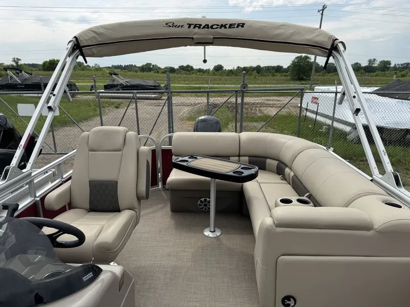 Slide: The Image of Sun Tracker Party Barge 20 DLX 2023 - 5