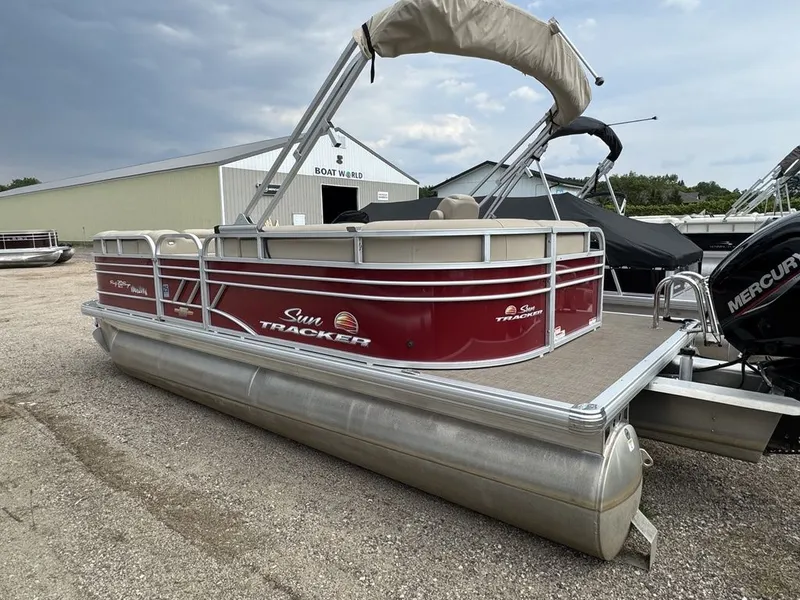 Slide: The Image of Sun Tracker Party Barge 20 DLX 2023 - 6