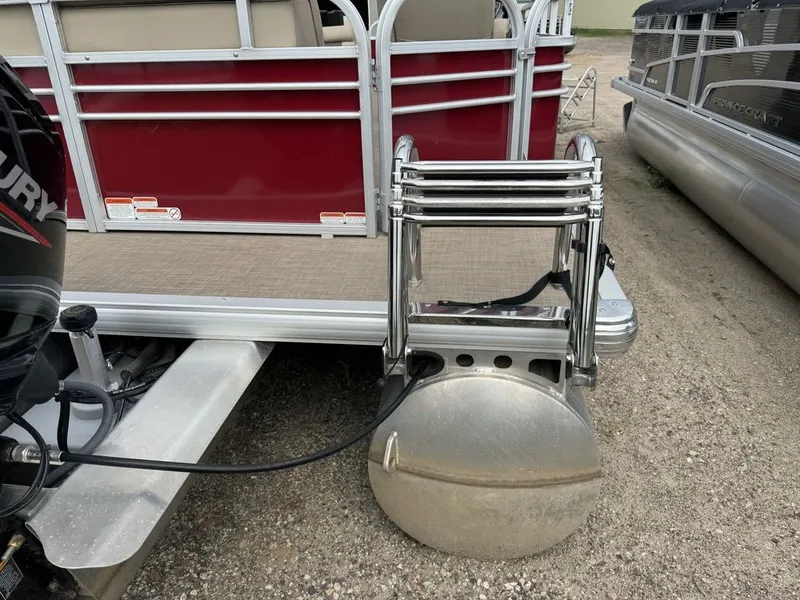 Slide: The Image of Sun Tracker Party Barge 20 DLX 2023 - 9