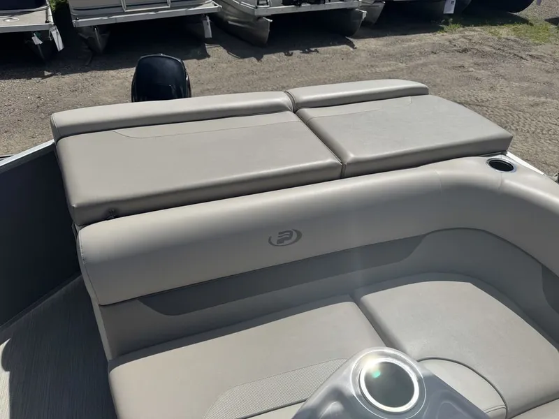 Slide: The Image of Princecraft Vectra 19 2020 - 33