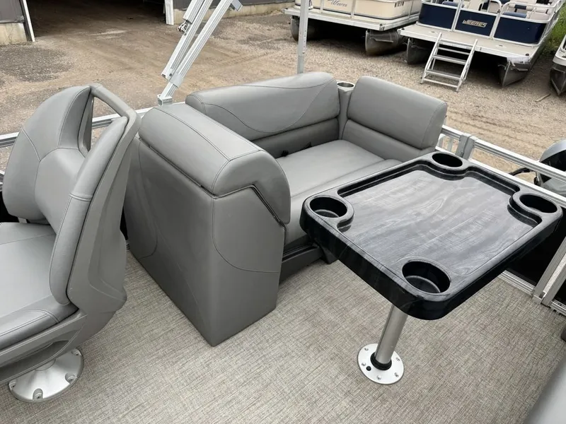 Slide: The Image of Tahoe SLT 18' Quad Lounge & Honda 60HP 4-Stroke EFI 2021 - 11