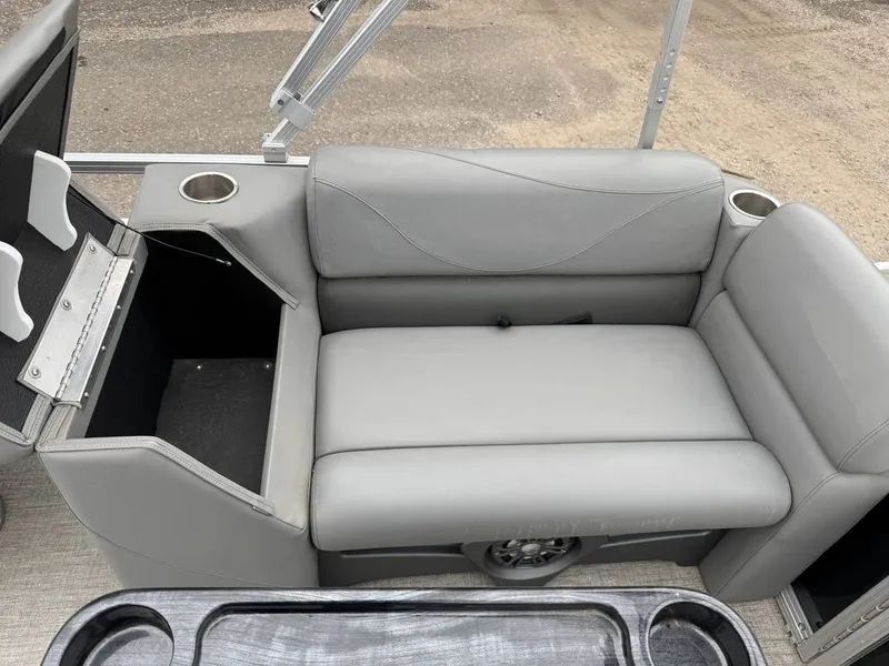 Slide: The Image of Tahoe SLT 18' Quad Lounge & Honda 60HP 4-Stroke EFI 2021 - 12