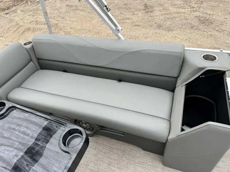 Slide: The Image of Tahoe SLT 18' Quad Lounge & Honda 60HP 4-Stroke EFI 2021 - 13