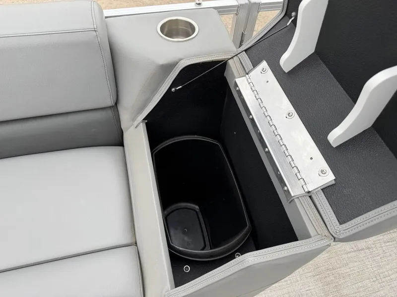 Slide: The Image of Tahoe SLT 18' Quad Lounge & Honda 60HP 4-Stroke EFI 2021 - 14