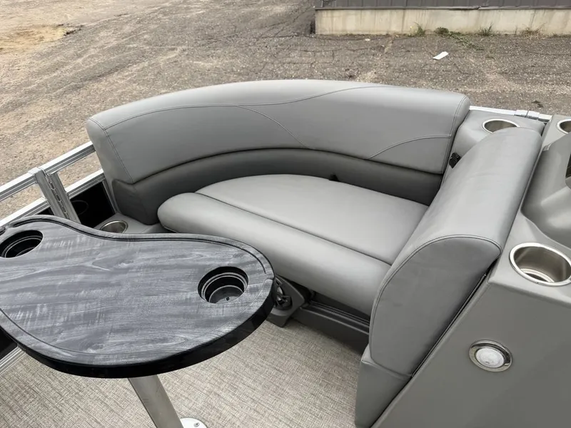 Slide: The Image of Tahoe SLT 18' Quad Lounge & Honda 60HP 4-Stroke EFI 2021 - 17