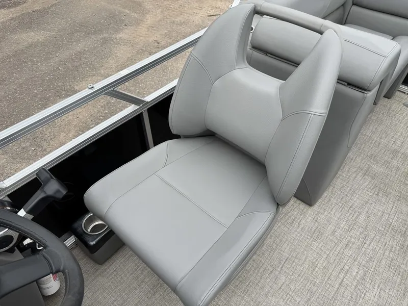 Slide: The Image of Tahoe SLT 18' Quad Lounge & Honda 60HP 4-Stroke EFI 2021 - 19